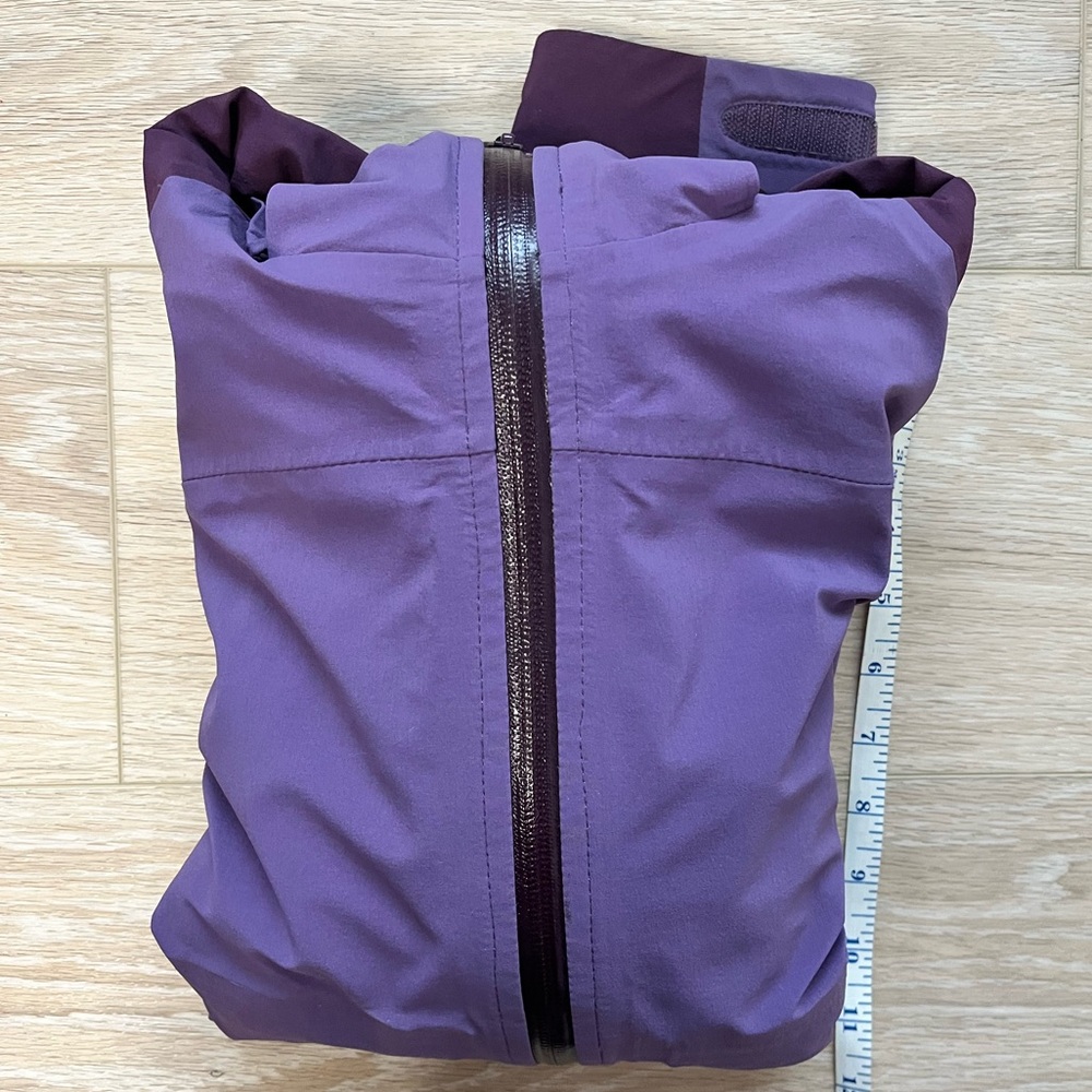 L.L. Bean Women's Gortex Rain Jacket - Picture 8 of 11